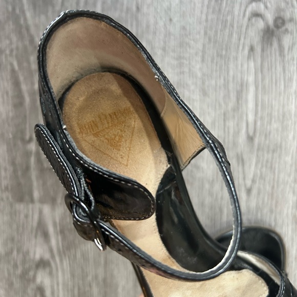 John Fluevog Operetta Renata Black Leather Sandals | 7 - Picture 4 of 9